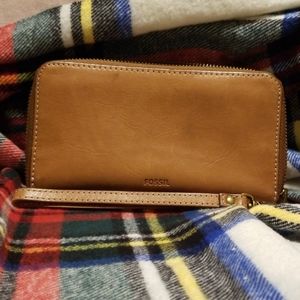 Fossil wristlet wallet